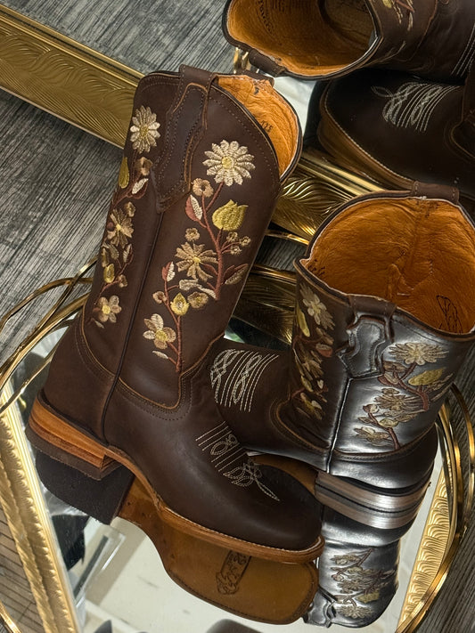 Flora | Square toe boots