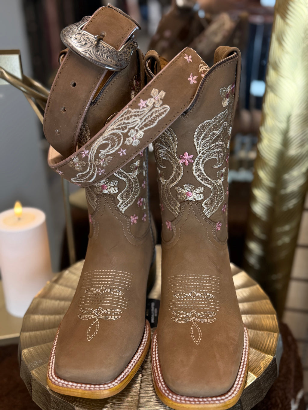 Sarahi Pink Women’s Boots and Belt Set
