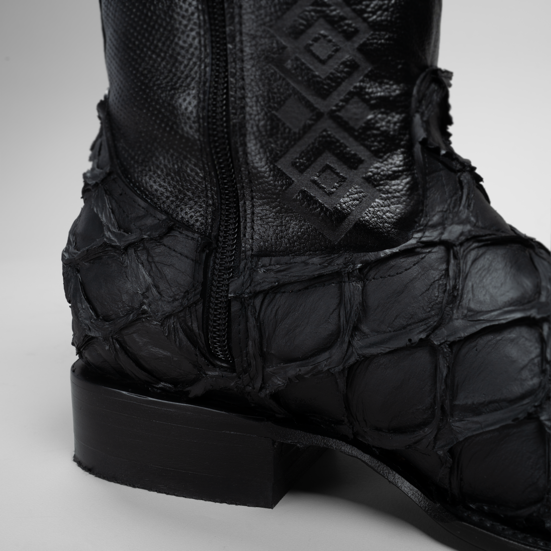 MEN'S PIRARUCU MONSTER FISH ROUND TOE COWBOY BOOTS