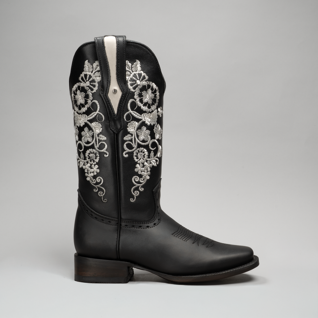 WOMEN'S EMBROIDERED SQUARE TOE COWBOY BOOTS AND BELT COMBO