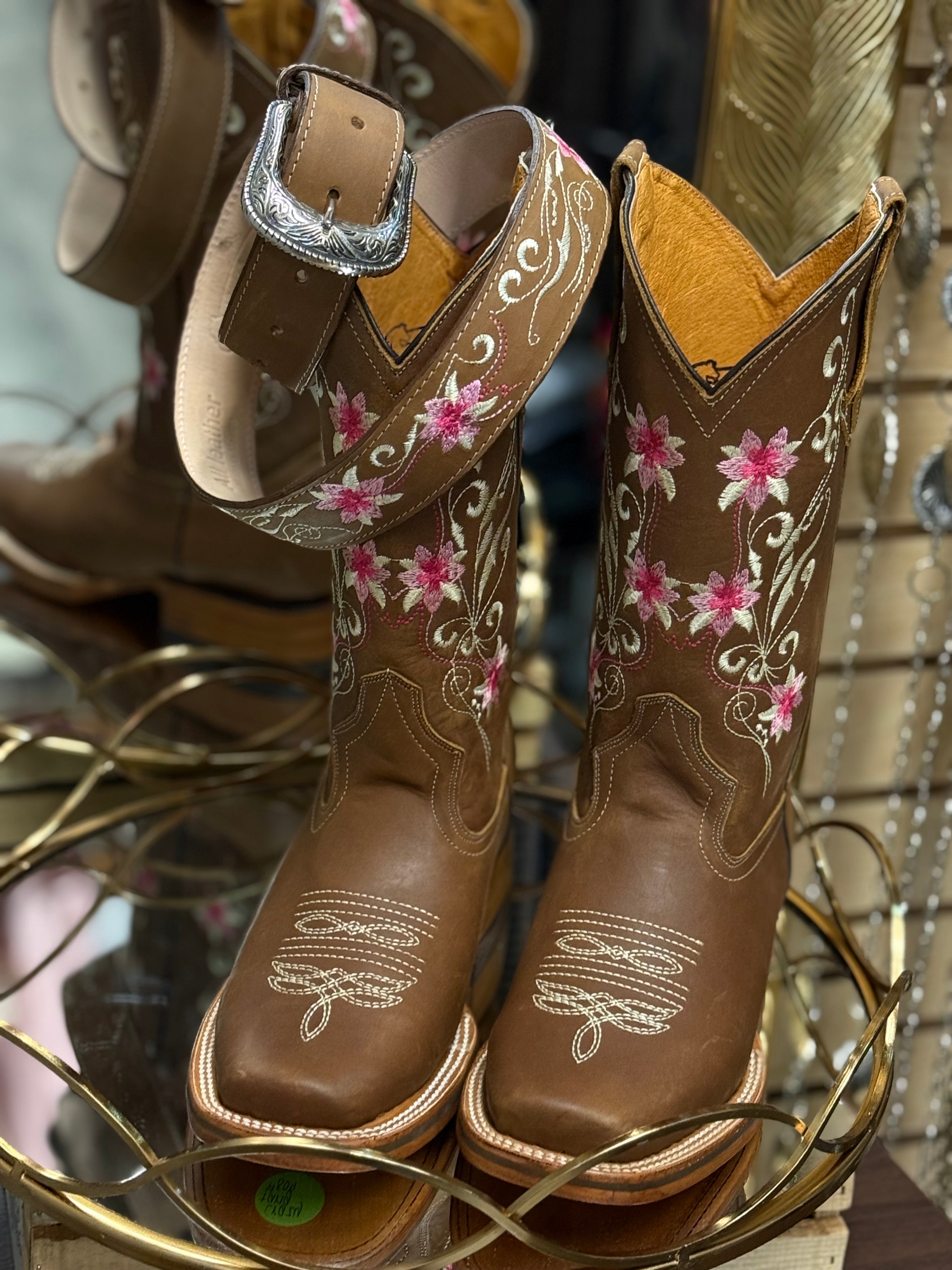 Tania | Women’s Square Toe Boots & Belt