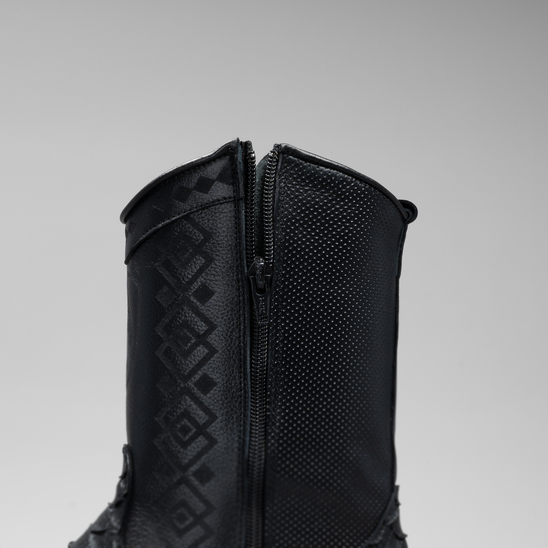 MEN'S PYTHON SNIP TOE ZIPPER COWBOY BOOTS