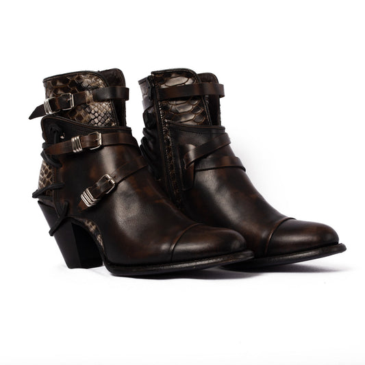 Crue All Leather Round Toe Short Boots (Desert)