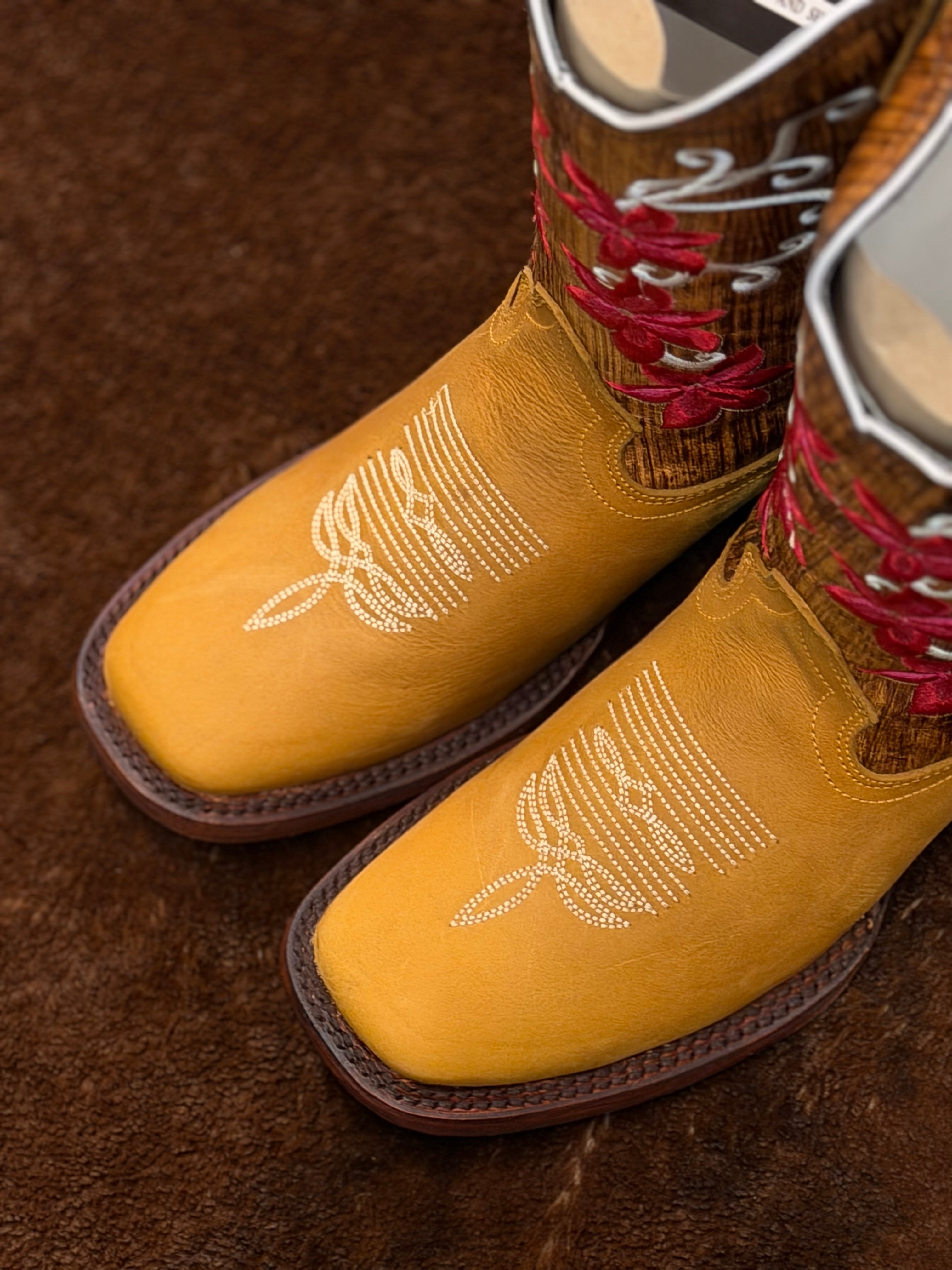 Bogambilia Women’s Square Toe Boots