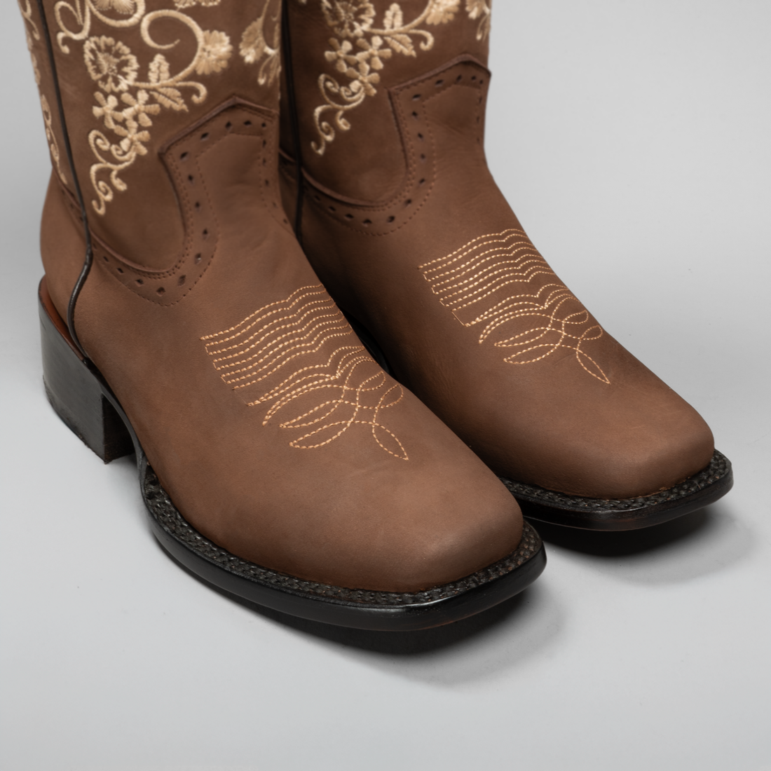 WOMEN'S EMBROIDERED SQUARE TOE COWBOY BOOTS AND BELT COMBO