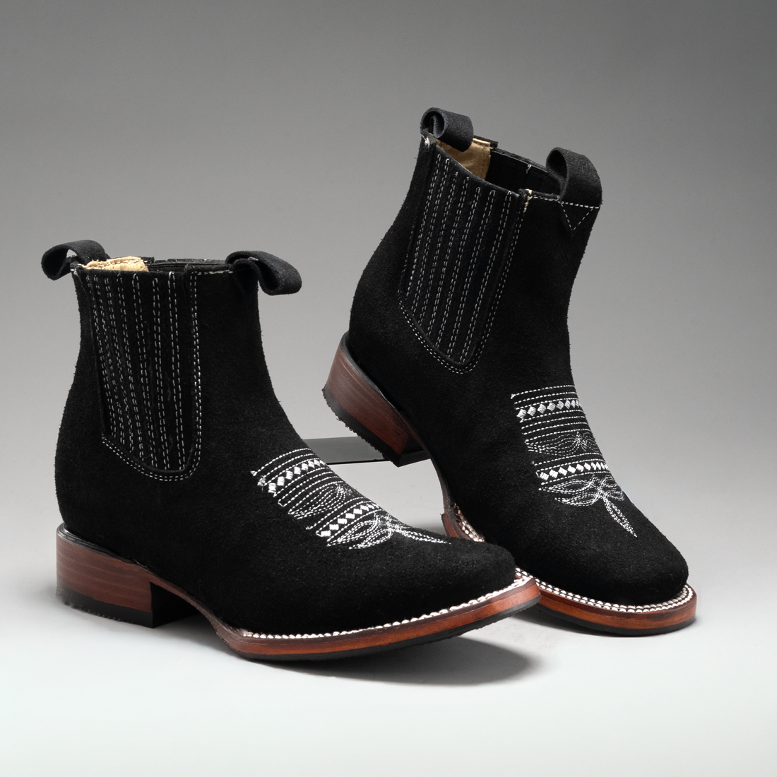 WOMEN'S 723 NOBUCK SQUARE TOE ANKLE BOOTS