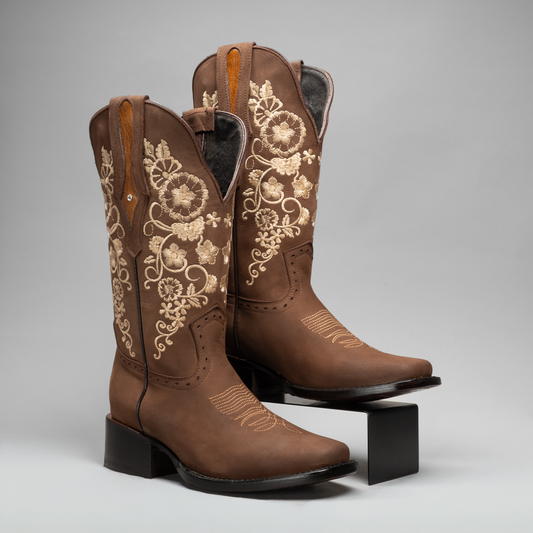 WOMEN'S EMBROIDERED SQUARE TOE COWBOY BOOTS AND BELT COMBO