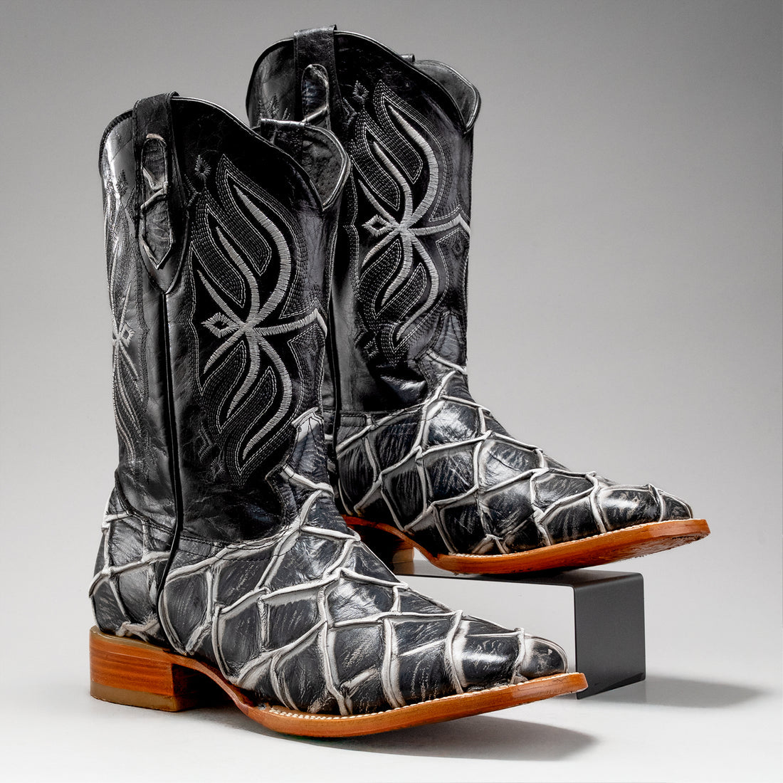 MEN'S PIRARUCU MONSTER FISH SQUARE TOE COWBOY BOOTS
