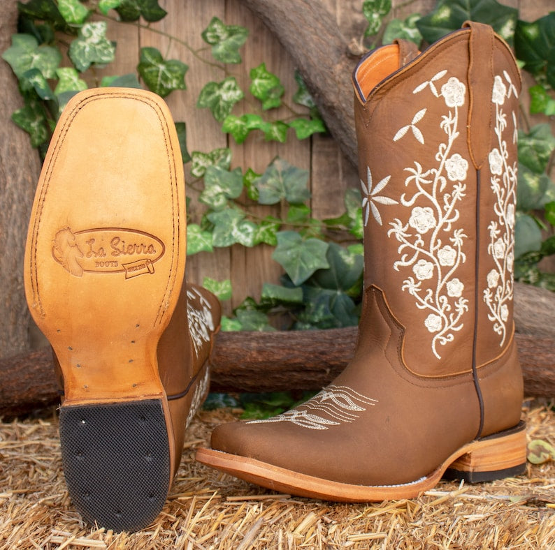 Coqueta Boots (Tan)