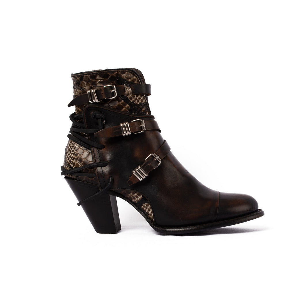 Crue All Leather Round Toe Short Boots (Desert)
