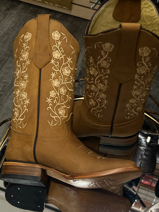Jazmín Boots Square Toe Boots Tan