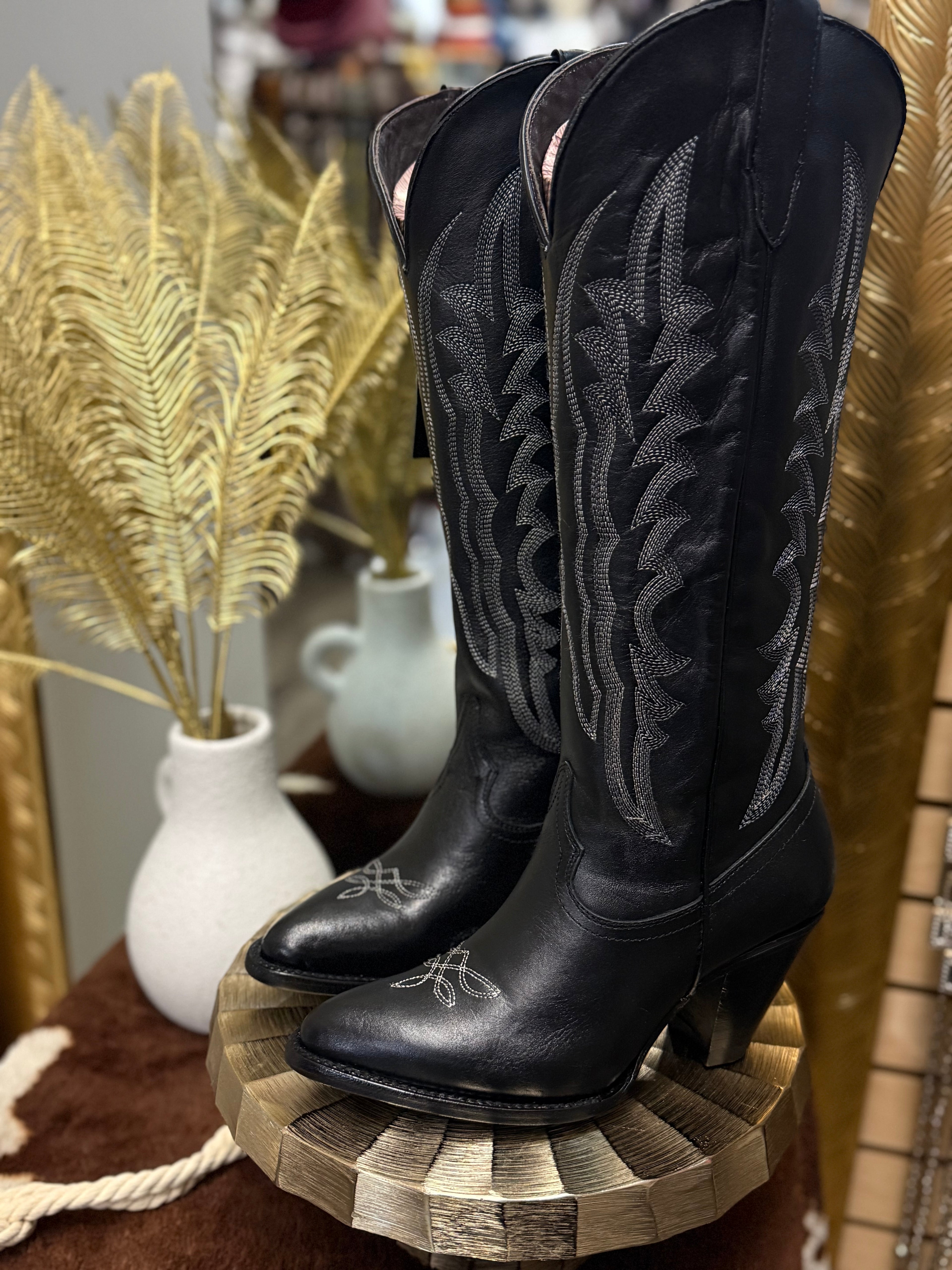 Silverton Destiny All Leather Snip Toe Knee High Boots (Black
