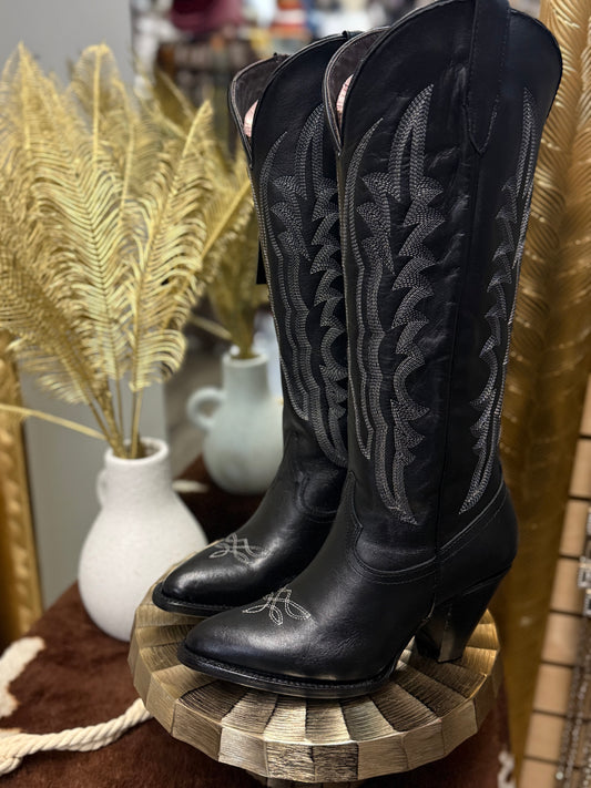 Silverton Destiny All Leather Snip Toe Knee High Boots (Black