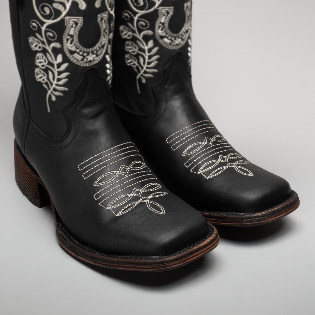 HERRADURA| WOMEN'S EMBROIDERED SQUARE TOE COWBOY BOOTS BLACK