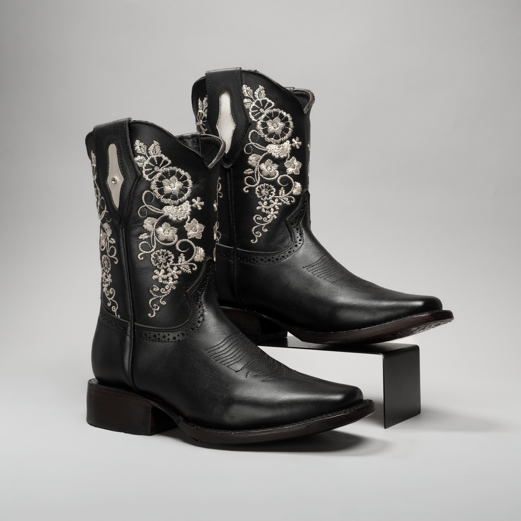 WOMEN'S EMBROIDERED SQUARE TOE COWBOY SHORT BOOTS AND BELT COMBO